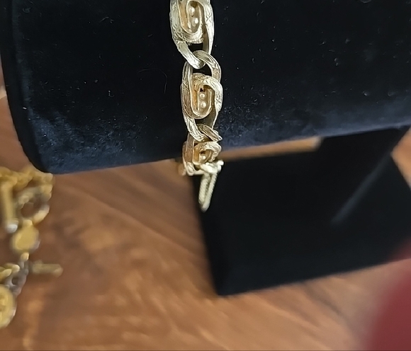 Goldette NY - Vtg GOLD Ornate Chainlink Bracelet w/ Seed Pearls - Picture 2 of 5